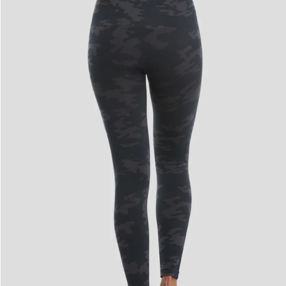 SPANX Look At Me Now Leggings - Black Camo - Picture 2 of 5